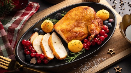 Suprema de Pularda marinada a la trufa