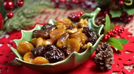 Orejones, pasas, ciruelas, d&aacute;tiles y nueces