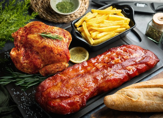 Men&Atilde;&ordm; familiar mixto.jpg