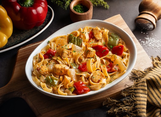 Taggliatelle con verduras.jpg